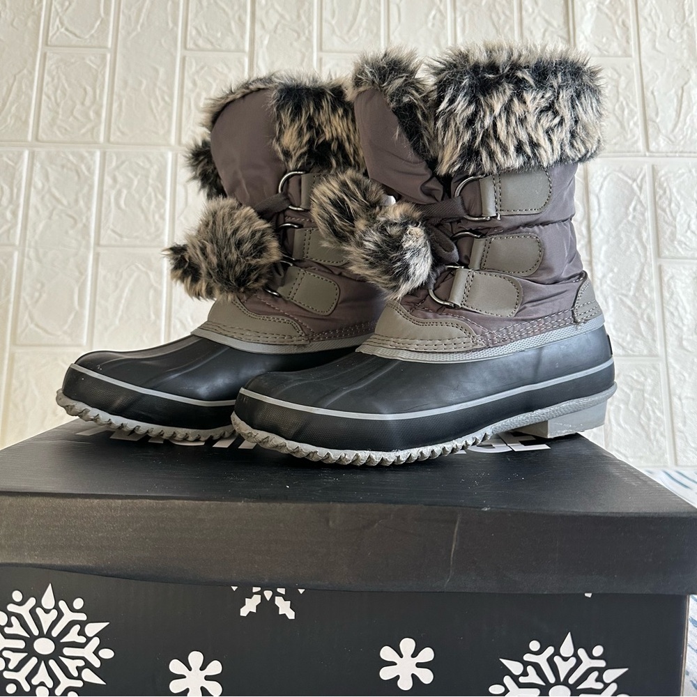 Gray and Black Winter Boots with Sturdy Rubber Sole